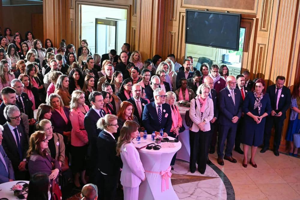 Fillon fushata për ndërgjegjësimin për kancerin e gjirit